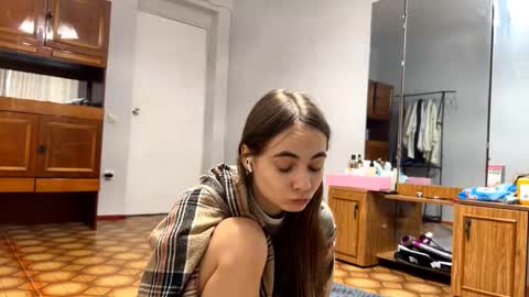 Snapshot of irinaballesteros chatting on September 18, 10:41 am Evie online show from September 18, 10:41 am