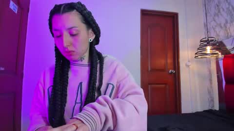 iris_77 online show from December 2, 12:47 pm