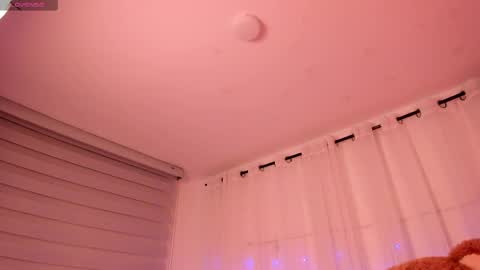 iris_hottt0 online show from April 24, 3:19 am