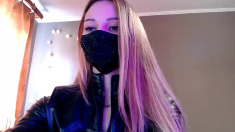 Lily online show from March 3, 1:18 pm