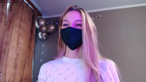 Lily online show from November 4, 1:45 pm