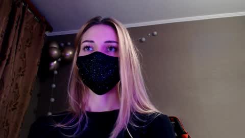 Lily online show from November 26, 4:15 pm