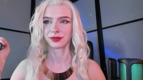 Miss Iris Fansly Miss Iris new inst.  online show from January 6, 10:47 pm