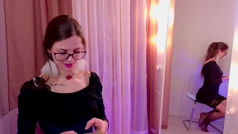 Snapshot of iriss_miller chatting on January 28, 12:36 am Im your queen Iriss online show from January 28, 12:36 am