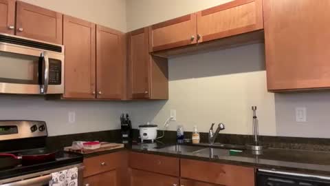 irissweets online show from April 9, 3:21 am