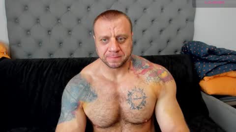 ironhulk22 online show from October 22, 11:45 am