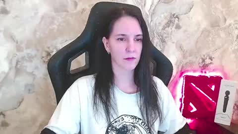 Irwi Tomboy online show from May 8, 2:23 pm