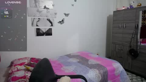 Snapshot of isa_bella___ chatting on February 13, 11:58 pm Isa online show from February 13, 11:58 pm