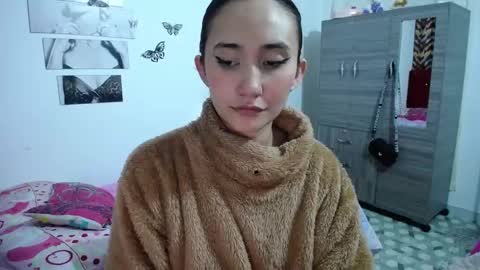 Snapshot of isa_bella___ chatting on February 14, 3:00 am Isa online show from February 14, 3:00 am