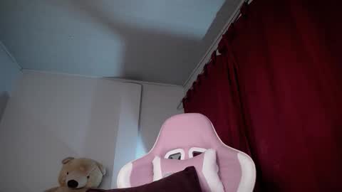 Snapshot of isa_emeralds chatting on October 8, 9:37 am Isabella online show from October 8, 9:37 am