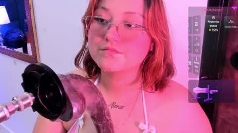 Snapshot of isa_grey_ chatting on September 25, 5:14 am Isa online show from September 25, 5:14 am