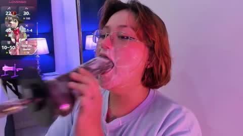 Snapshot of isa_grey_ chatting on October 17, 10:14 pm Isa online show from October 17, 10:14 pm