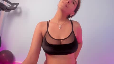 Snapshot of isa_kis_1 chatting on March 1, 6:32 pm Isabella online show from March 1, 6:32 pm