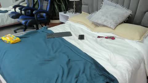 Snapshot of isa_lancaster chatting on October 15, 11:05 pm Isa Lancaster online show from October 15, 11:05 pm
