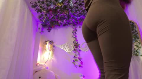 Isabella        online show from April 6, 11:06 pm