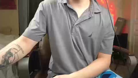 Snapshot of isaac_sheffield chatting on October 10, 12:05 am isaac online show from October 10, 12:05 am
