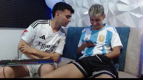 Snapshot of isaac_tan chatting on September 18, 2:15 am Isaac tan online show from September 18, 2:15 am