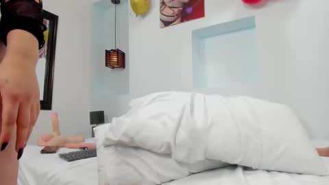 Snapshot of isabela_parkerr chatting on October 10, 6:03 pm Mommy Isa online show from October 10, 6:03 pm
