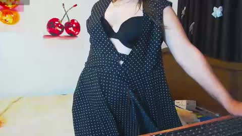 Ella online show from September 11, 6:20 pm