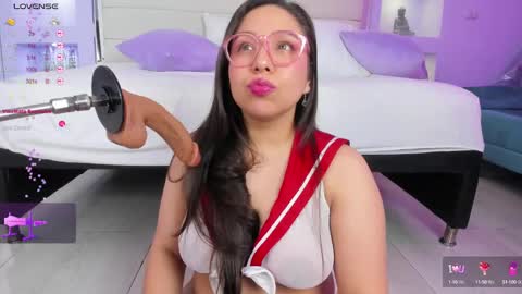 Snapshot of isabella_daniell chatting on February 12, 3:29 am Isa online show from February 12, 3:29 am