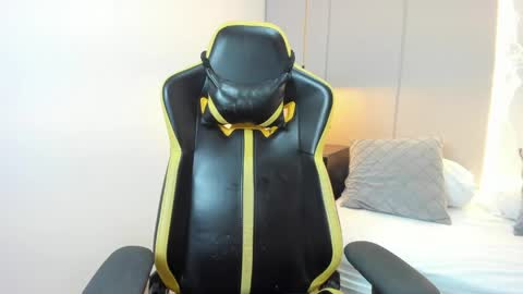 Isabel florez online show from April 2, 2:08 am