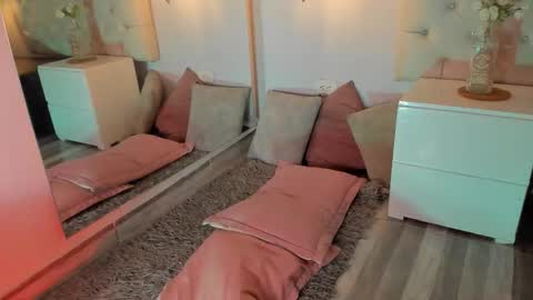   online show from October 16, 9:02 pm