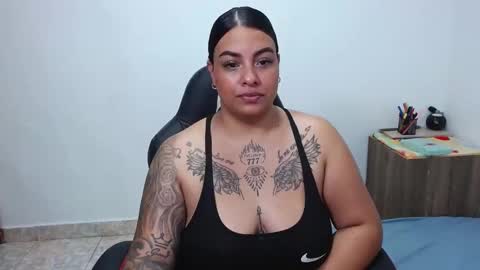 Snapshot of isabella_hots chatting on February 22, 9:34 am estefania online show from February 22, 9:34 am