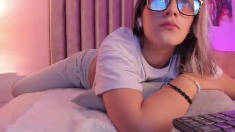 Snapshot of isabella_rross chatting on March 11, 7:24 am Isabella Rros online show from March 11, 7:24 am