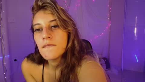 Snapshot of isabella_rross chatting on October 2, 12:42 am Isabella Rros online show from October 2, 12:42 am