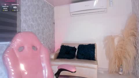 isabellaa23 online show from December 15, 12:45 pm