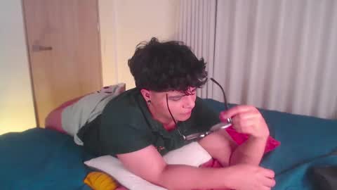 Isabella Mout  online show from April 18, 2:02 am