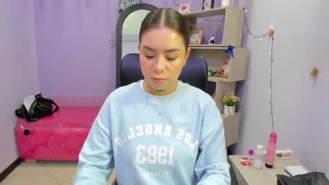 isebella online show from April 17, 2:19 pm