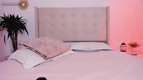 Isabelle Diaz online show from November 10, 11:46 am