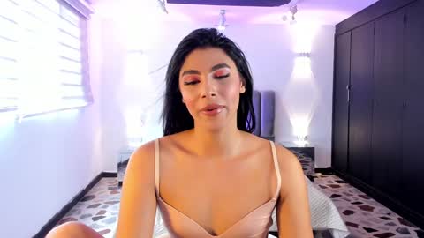 Snapshot of isabellefoxx chatting on February 5, 5:53 pm Isa online show from February 5, 5:53 pm
