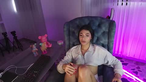 Snapshot of isabellefoxx chatting on January 5, 12:31 pm Isa online show from January 5, 12:31 pm