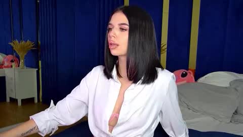 isabellevale online show from October 20, 7:52 pm