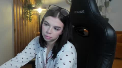 isabellevale online show from October 9, 7:08 pm