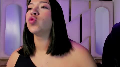 isabellrodriguez18 online show from April 1, 4:02 am