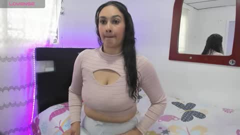 isagiraldo online show from February 8, 9:07 pm