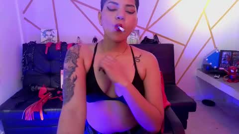 Snapshot of ise_lunny chatting on October 1, 5:39 am isabela online show from October 1, 5:39 am