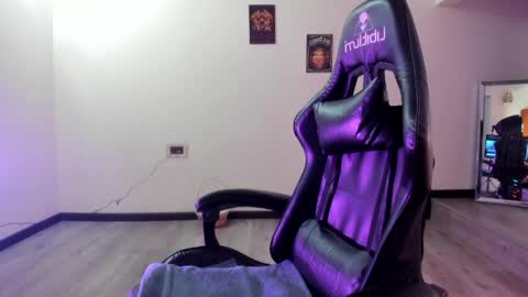 isis_black_ online show from April 9, 6:19 am