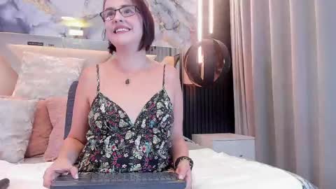 Isis online show from April 18, 4:03 am