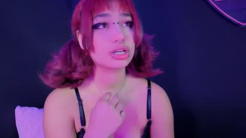 Snapshot of isisjones18 chatting on September 15, 4:25 am Isisjones18 online show from September 15, 4:25 am
