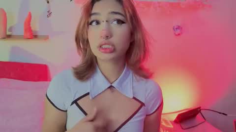 Snapshot of isisjones18 chatting on October 18, 9:24 am Isisjones18 online show from October 18, 9:24 am