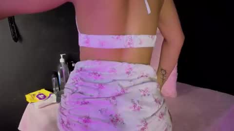 Snapshot of isisjones18 chatting on September 28, 9:18 am Isisjones18 online show from September 28, 9:18 am