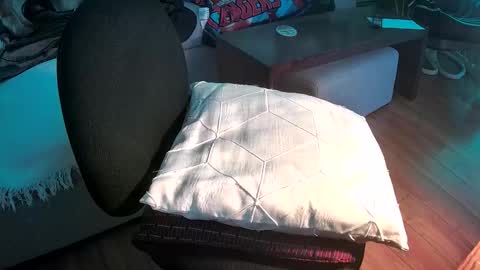 Iskarius online show from April 18, 8:31 pm