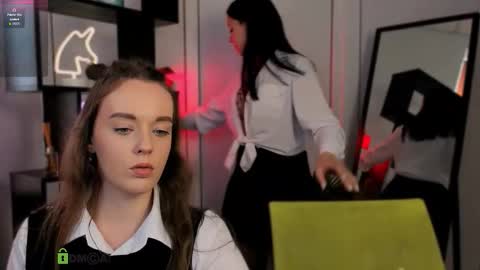 Snapshot of isla_dior chatting on October 7, 8:43 am isla_dior online show from October 7, 8:43 am