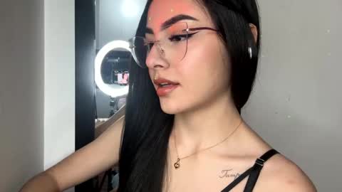 Snapshot of islacole chatting on October 24, 3:51 am Cute Isla  online show from October 24, 3:51 am