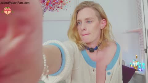 Lou  Peaches online show from September 19, 7:17 pm