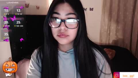 Snapshot of issa_gg chatting on October 12, 8:29 am isabella p online show from October 12, 8:29 am